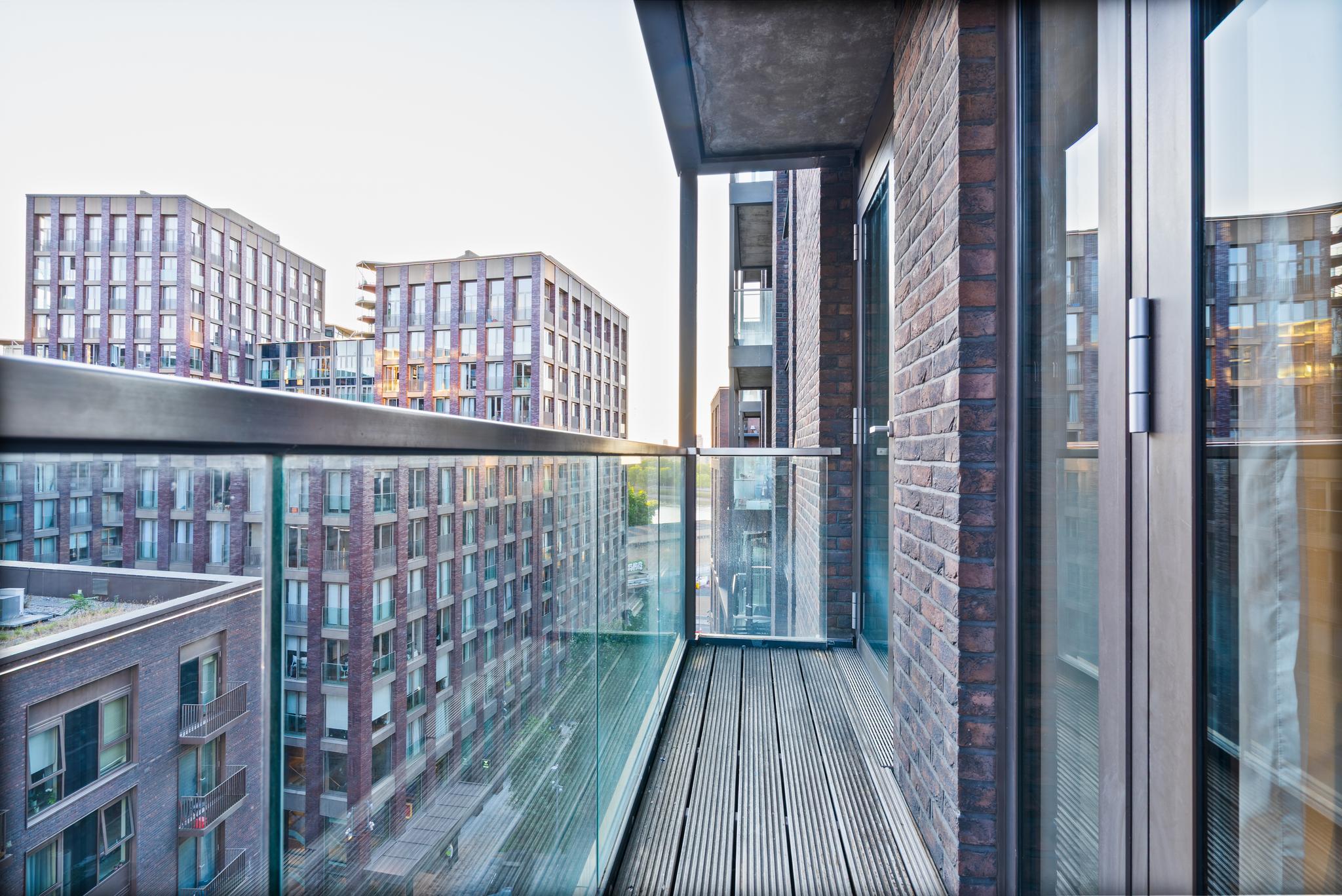 Bright 2-Bed, 2-Bath Balcony & View | Nine Elms6