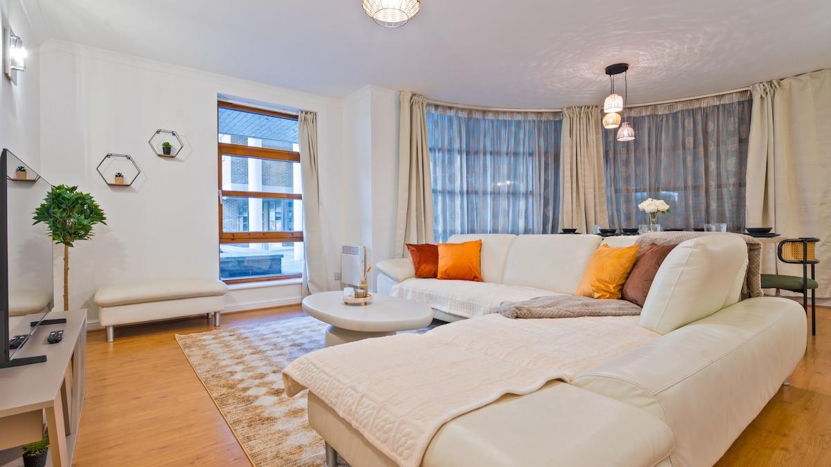 Spacious 2BR/2BA Riverside Flat | Canary Wharf