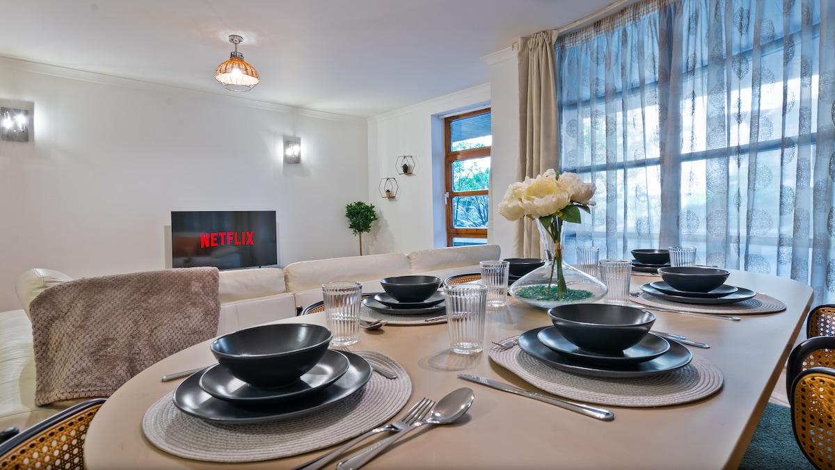 Spacious 2BR/2BA Riverside Flat | Canary Wharf2