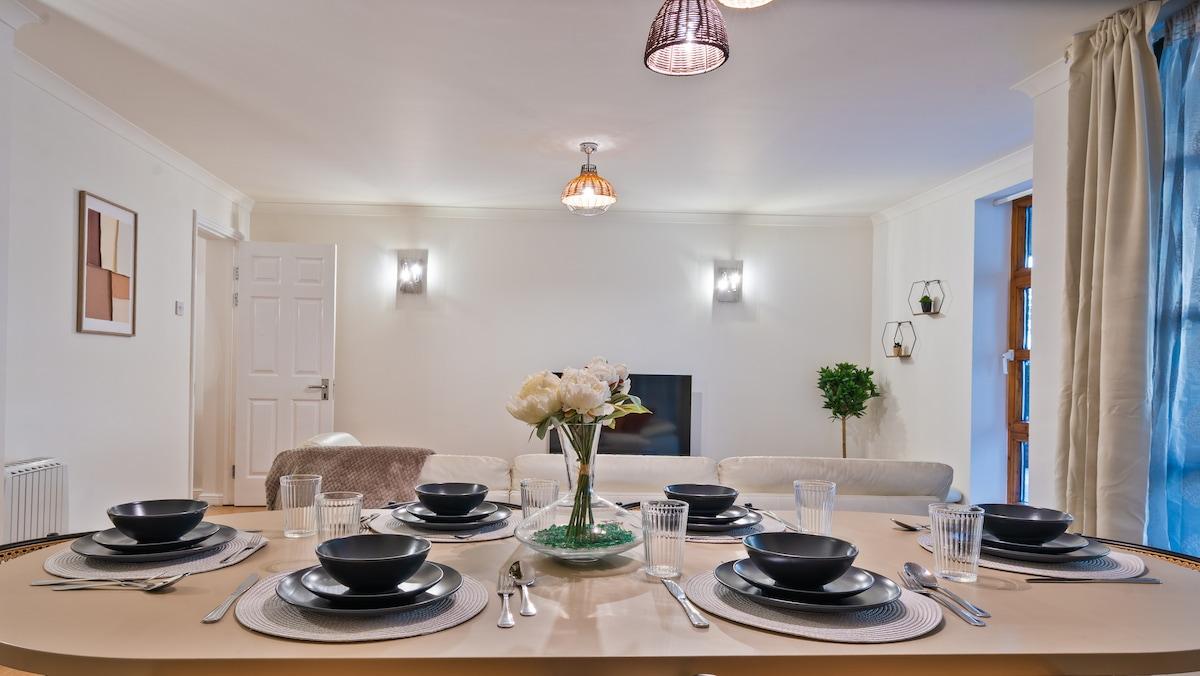 Spacious 2BR/2BA Riverside Flat | Canary Wharf5